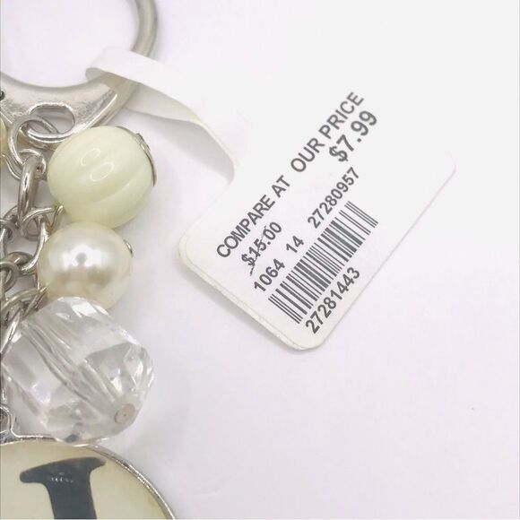 Silver Chic Initial H Keychain Car Accessory - Picture 4 of 7